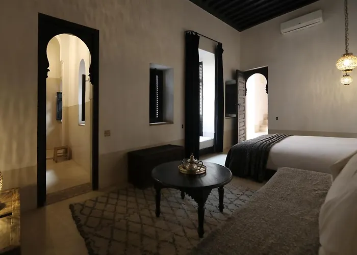 Central hotel: Riad Azzouna 13