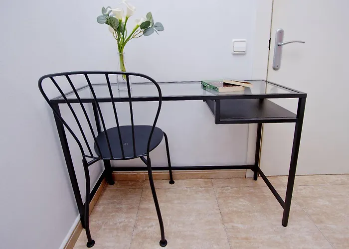 B&B: Barcelona City North Hostal