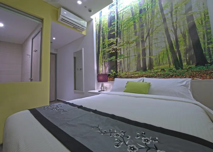 Cheap hotels J8