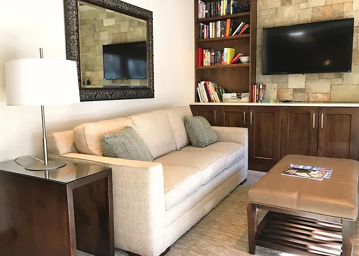 Square Condominium