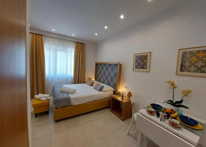 Cheap hotel: Mistral Luxury Suites
