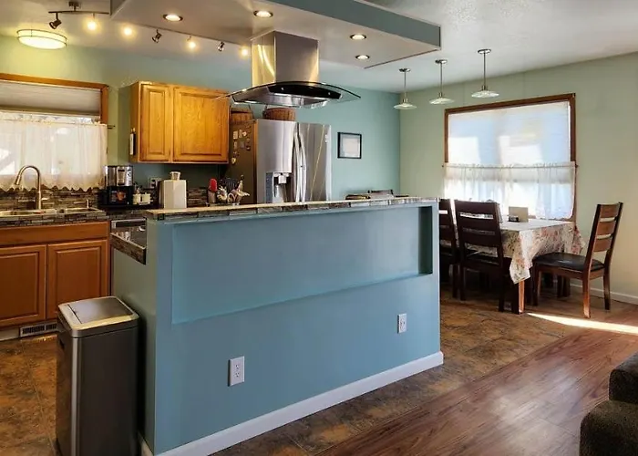 Trinity Escapes - Two Bedroom Two Bathroom Full Apartment Near Airport