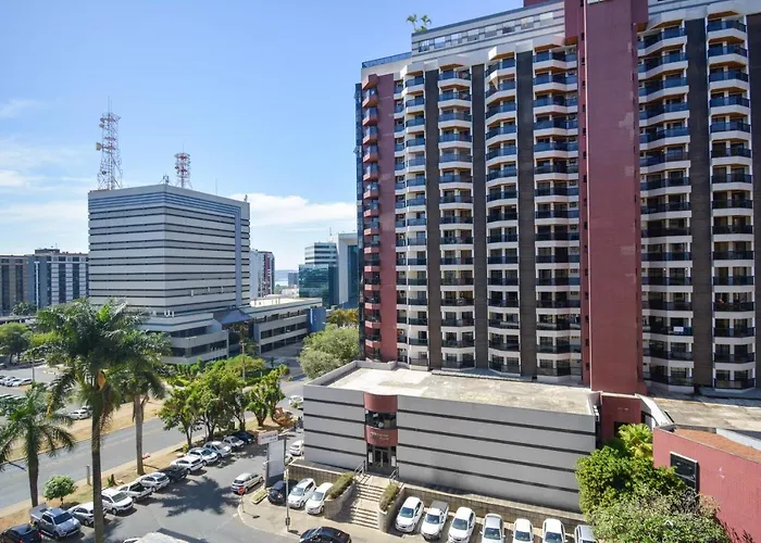 Hotel central: Garvey Park Hotel