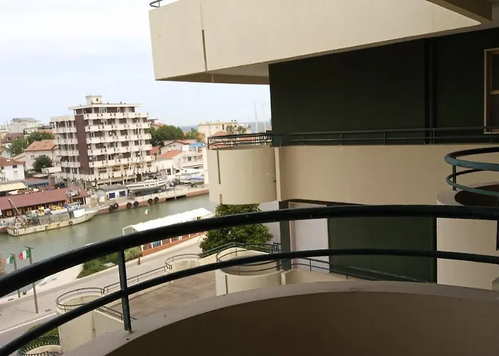 Hotel Ping Pong: Hotel Meeting