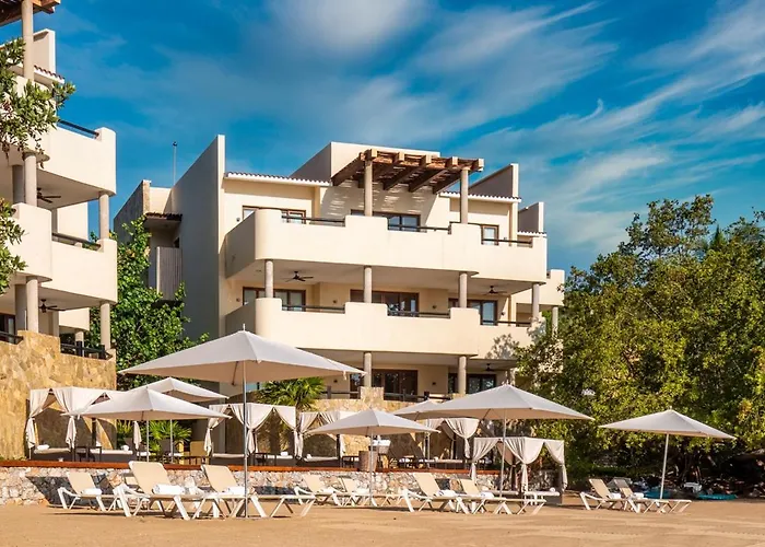 Beach hotel: Celeste Beach Residences Huatulco Curamoria Collection