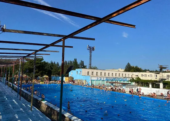 Hotels with pool Hostel Golden Fleece