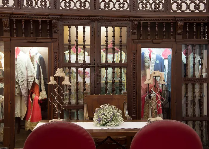 Hotel cerca del colegio: Monasterio de San Francisco