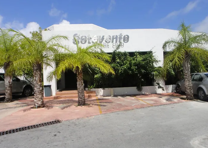 Cheap hotels Sotavento & Yacht Club