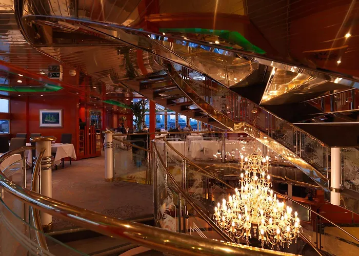  Sunborn London Yacht