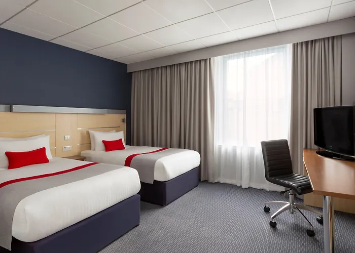 Hotels with tennis Holiday Inn Express Edinburgh City Centre By Ihg