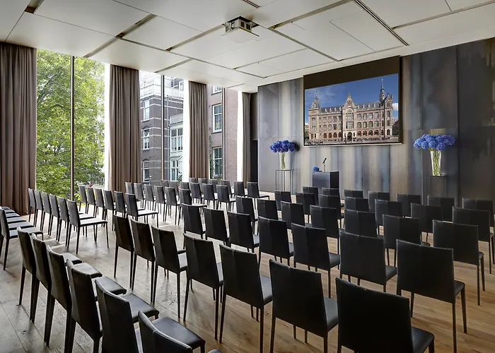 Pet Friendly hotel: Mandarin Oriental Conservatorium, Amsterdam