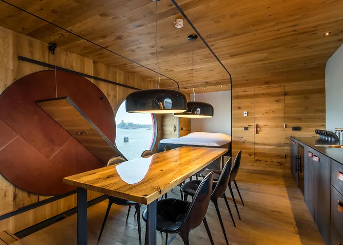 Hotel com vista: Botel