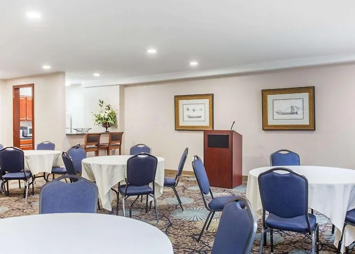 Romantic hotels Comfort Inn & Suites Patriots Point