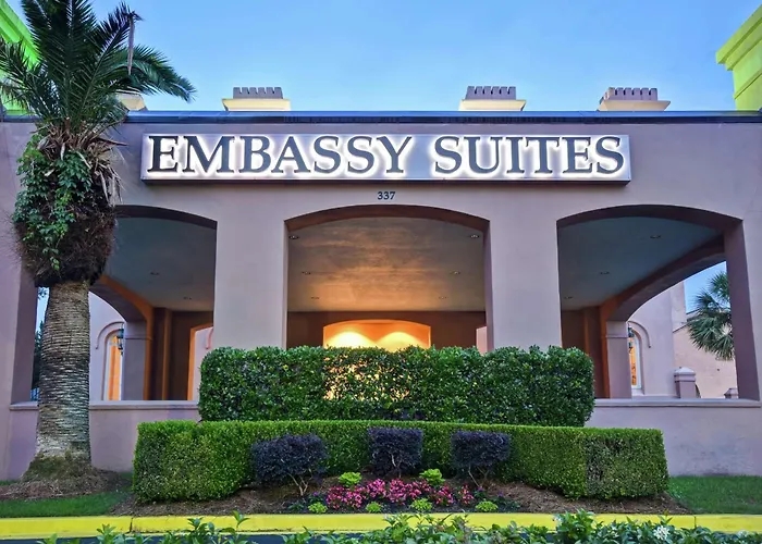 Hotels with pool Embassy Suites Charleston - Historic District