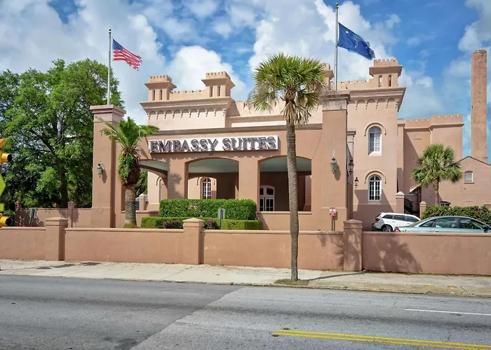 Hotels with pool Embassy Suites Charleston - Historic District