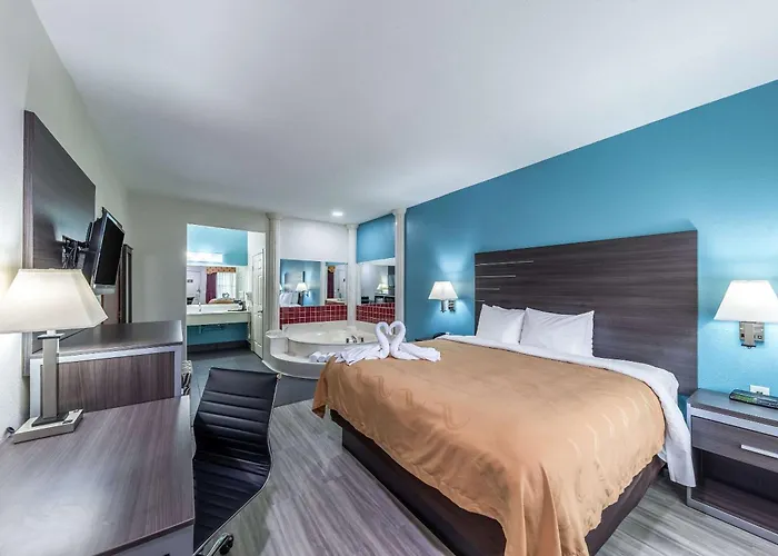 Quality Inn & Suites Canton