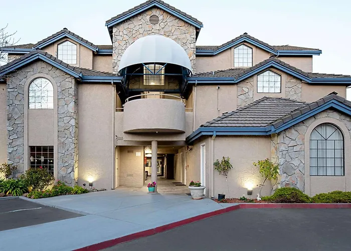 Cheap hotels Clarion Inn Silicon Valley