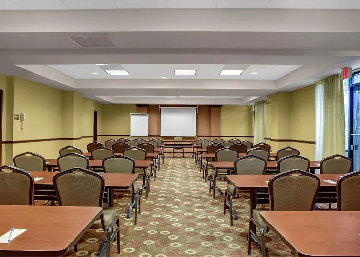 Hyatt Place Cruise Port & Convention Center - Newly Renovated