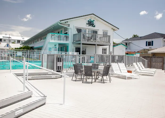 Family Hotel: The Boathouse