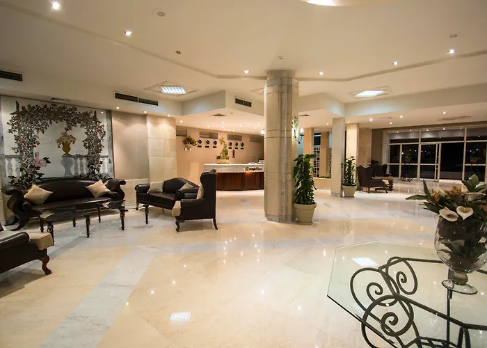 Hotels Close to Airport Sunny Days Mirette Family
