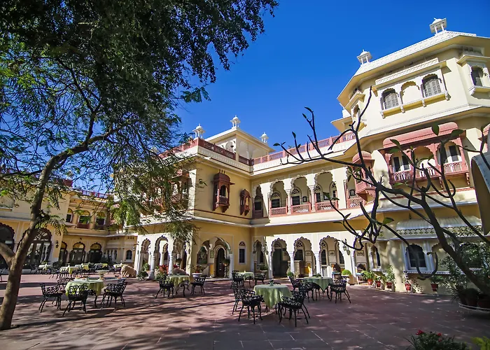 Family Hotel: Alsisar Haveli - Heritage Hotel