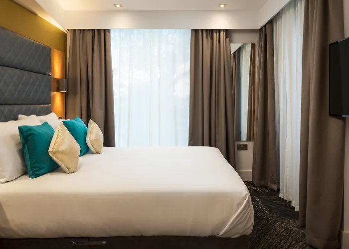 Roomzzz Stratford