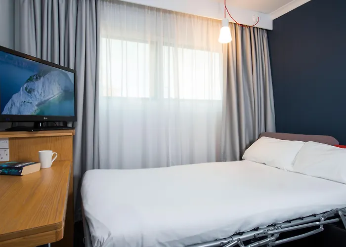 3 star hotels Holiday Inn Express Swansea East By Ihg