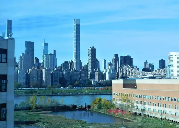 Dog friendly hotels Wyndham Garden Long Island City