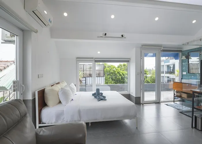 Bang Beach Chay Villas