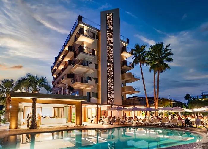  Almaluna & Resort