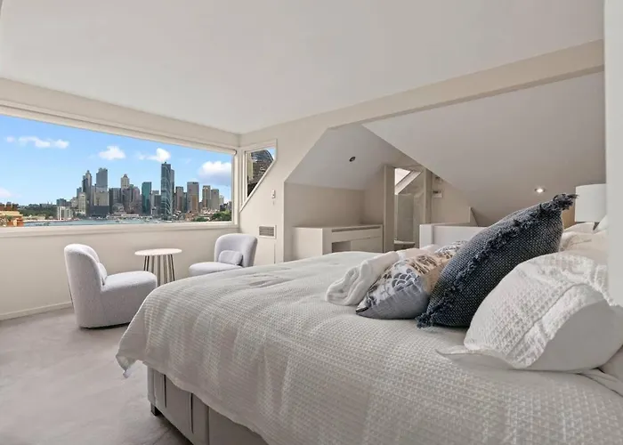 Panorama Firework View - Classic 4-Level Terrace Style Living In Kirribilli !!!