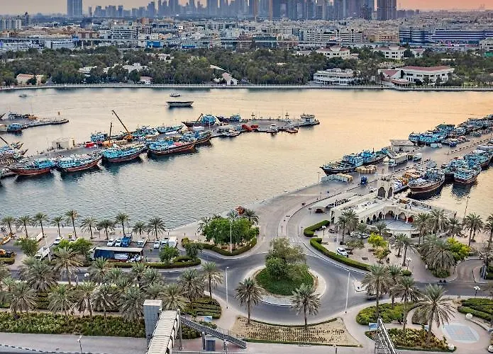 Hotel near College: Al Bandar Rotana - Dubai Creek