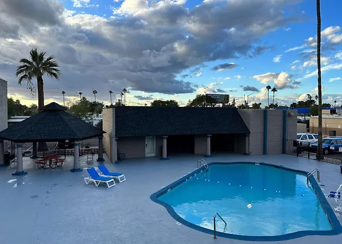Super 8 By Wyndham Mesa Downtown Near Convention Center