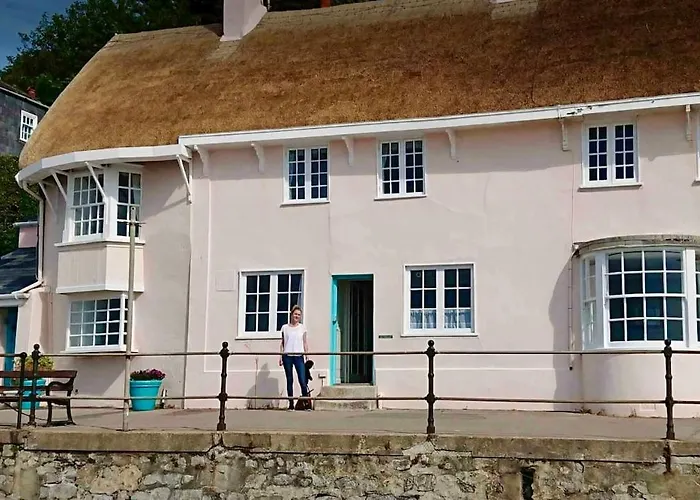 Benwick Cottage: Beachfront Thatched Retreat with Spectacular Sea Views