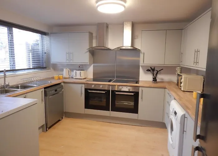 Modern, Well Located En-Suite Rooms With Parking - Orbitat Accommodations