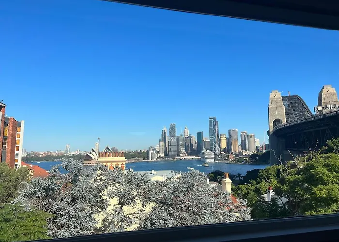 Panorama Firework View - Classic 4-Level Terrace Style Living In Kirribilli !!!