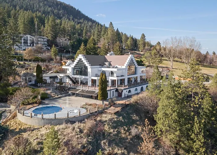 Vacation rental: Cozystay Signature Lake Okanagan Resort