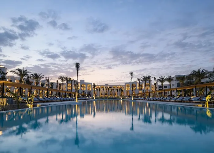 Ping Pong hotel: Serry Beach Resort