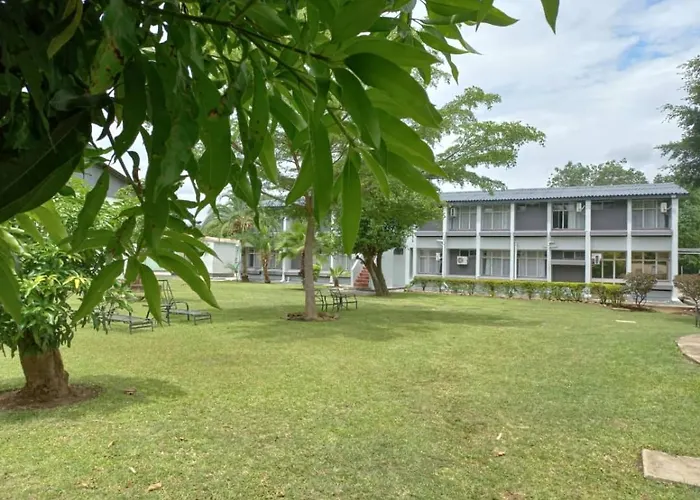 Crescent Lodge