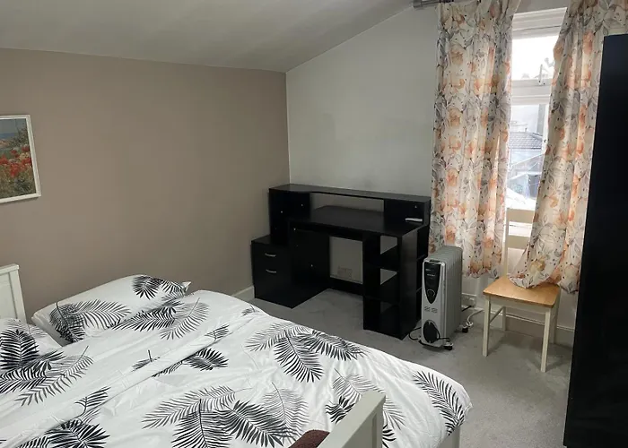 Guest house: Rahal Compton
