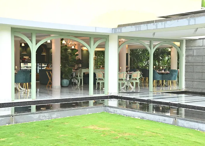 Hotels with tennis Nambiar Club Bellezea