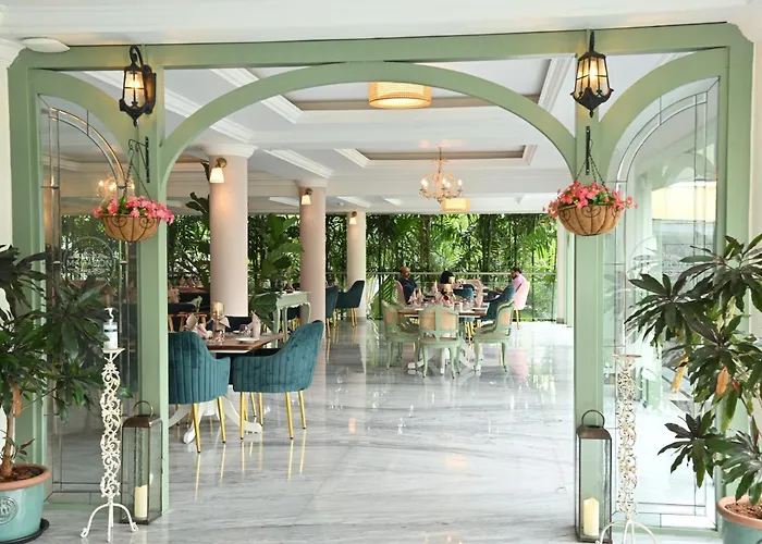 Hotels with tennis Nambiar Club Bellezea