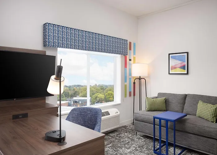 Hampton Inn & Suites Downtown