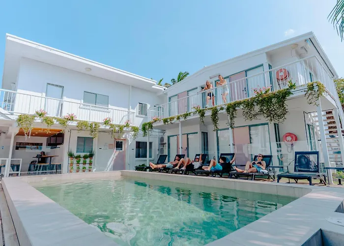 Surf Inn Boutique Backpackers - Free Breakfast