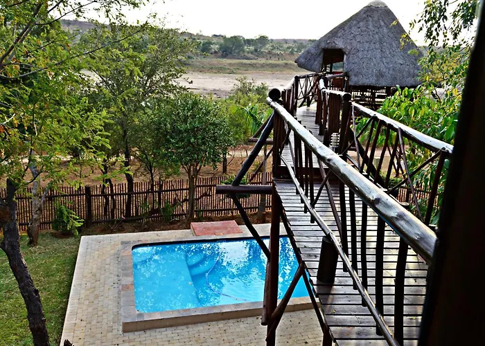 Bona Ngwenya Lodge & Safaris