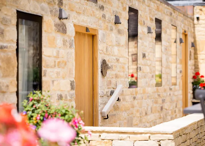 Family Hotel: Bantam Tea Rooms