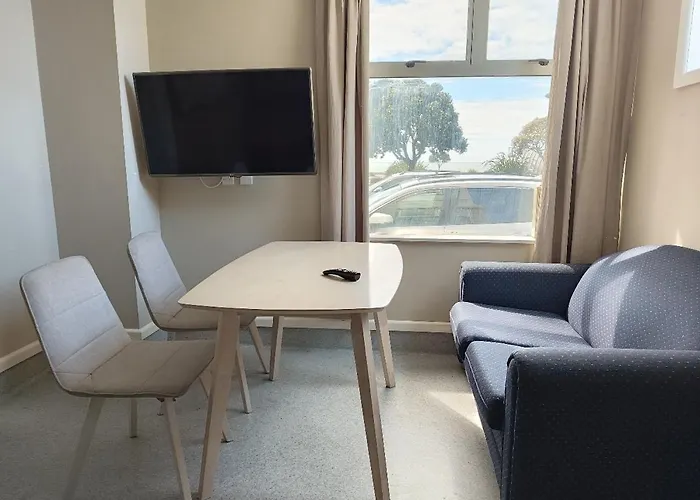 Beach Hotels Napier Art House Backpackers