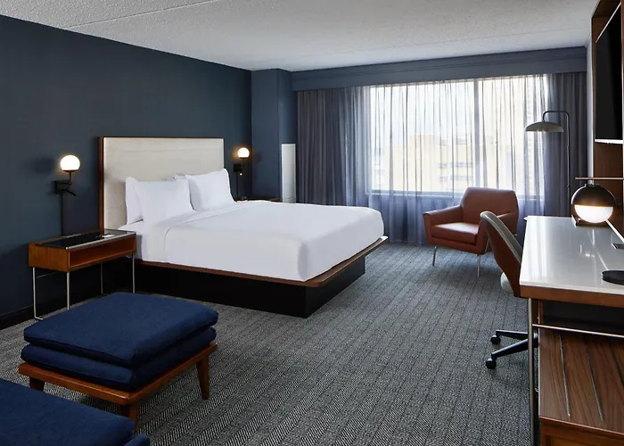 Courtyard By Marriott Downtown