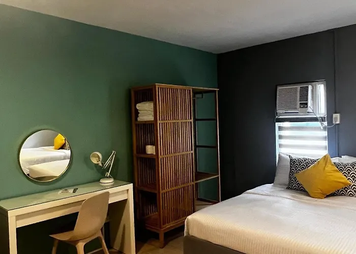 Emerald Manor Hotel