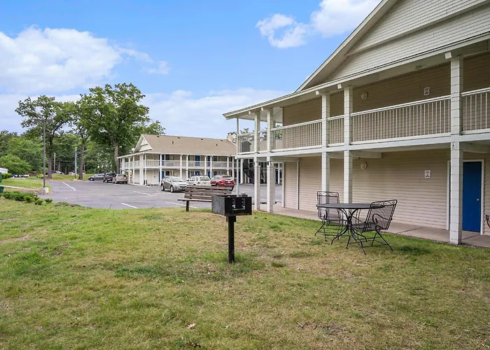 Pets Allowed Hotel Travelodge By Wyndham Traverse City Mi